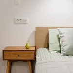 Ni Na Na Na *