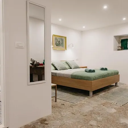 Ni Na Na Na Apartament